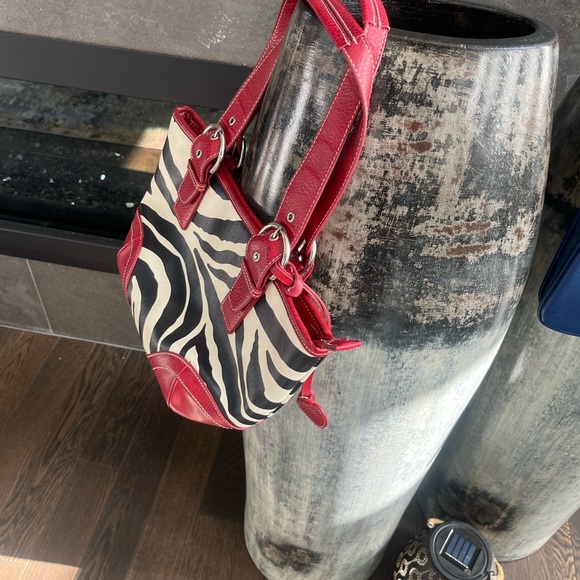 A assortment of handbags all❤️ as is ❤️and various colours and styles as shown - Picture 14 of 17